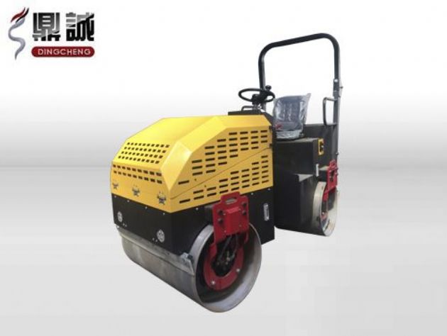 點擊查看詳細信息<br>標題：2.5噸全液壓座駕式振動壓路機 閱讀次數：14969